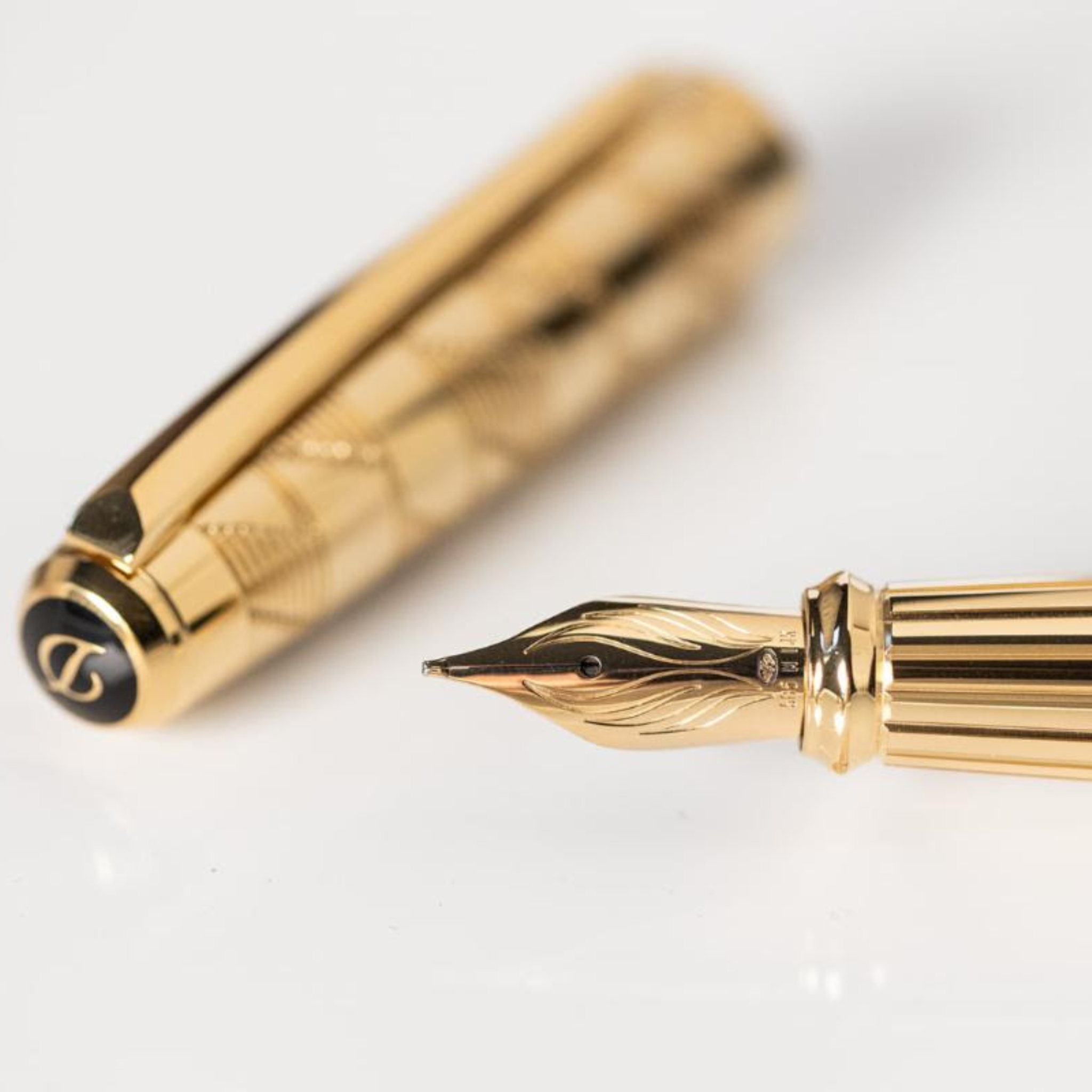 S.T. Dupont Monogram 1872 Eternity L Gold Fountain Pen