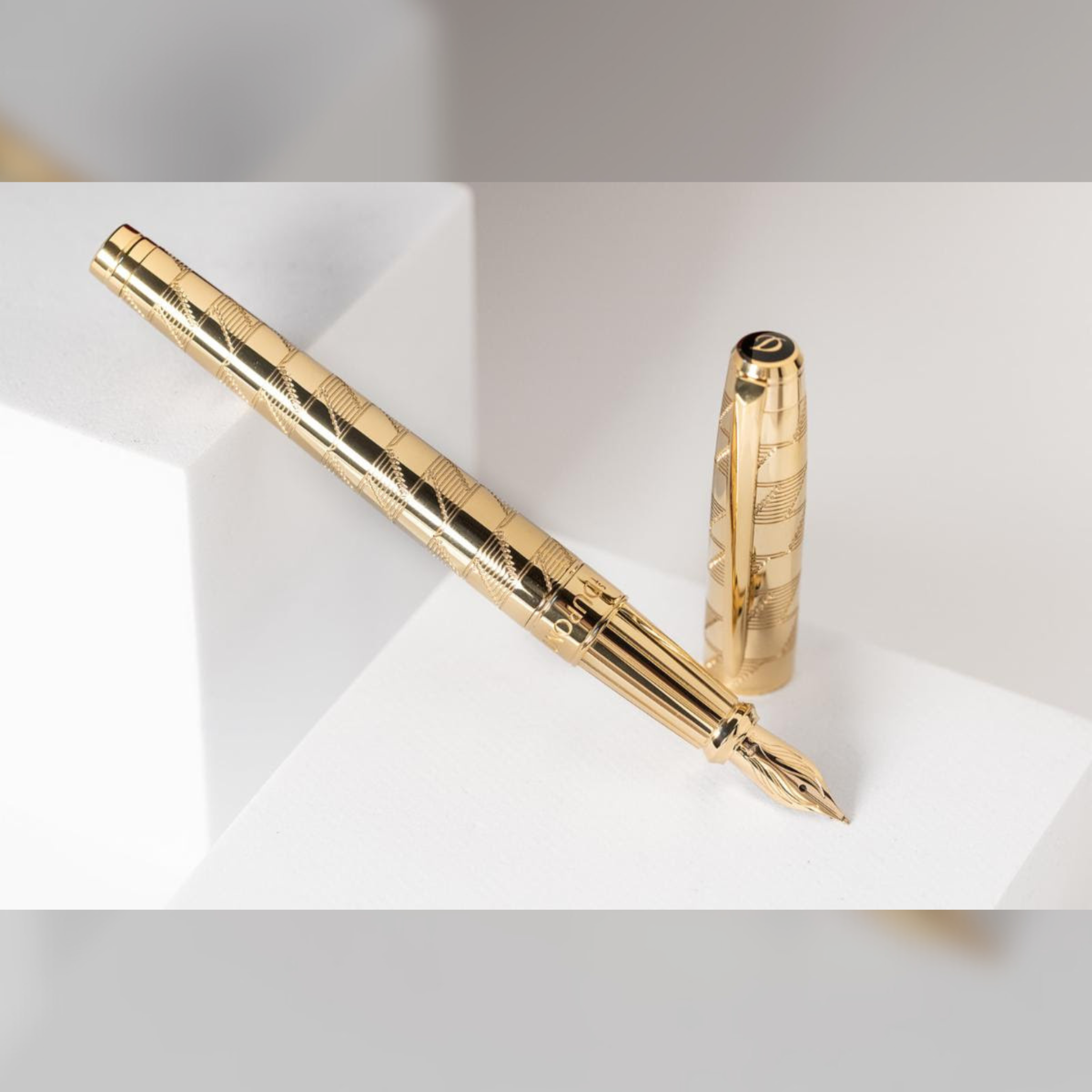 S.T. Dupont Monogram 1872 Eternity L Gold Fountain Pen