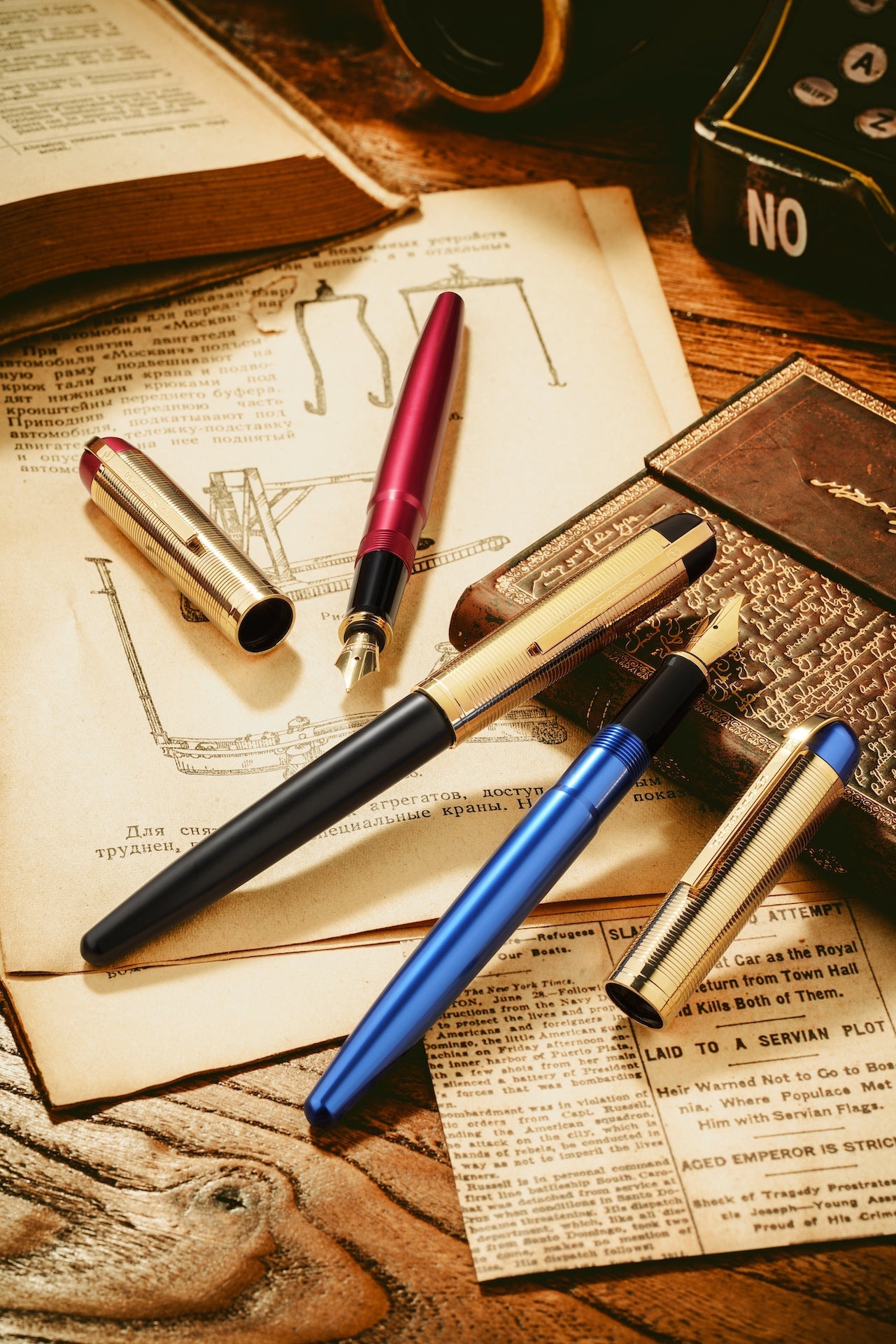Wahl-Eversharp Skyline Black Silver Cap - Fountain Pen