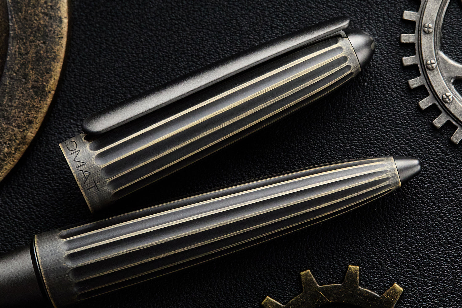 Diplomat Aero Oxyd Brass Steel