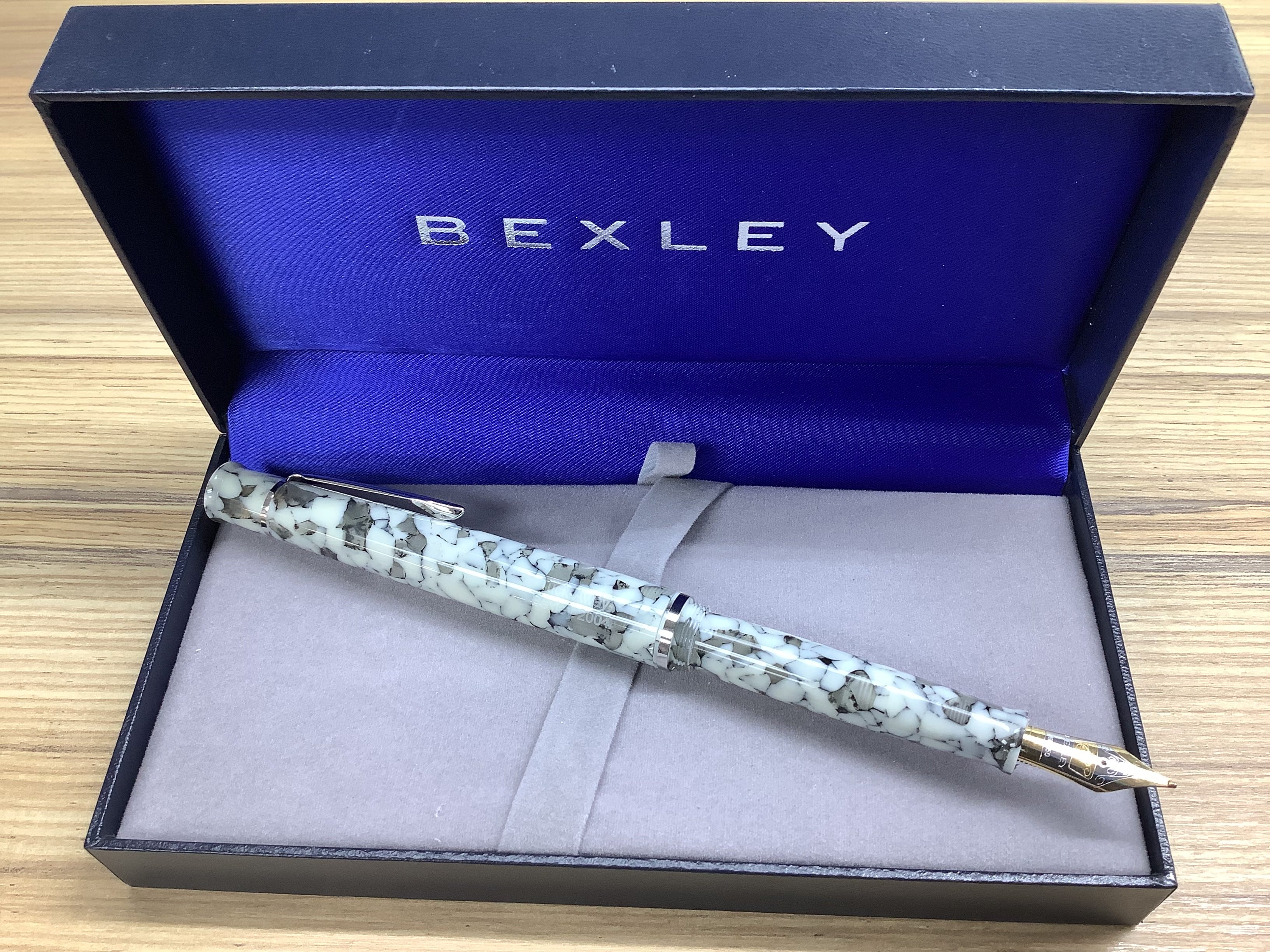 Bexley White Granite 2004 Two Tone 14k Gold - Tuck-Away - Fountain Pen