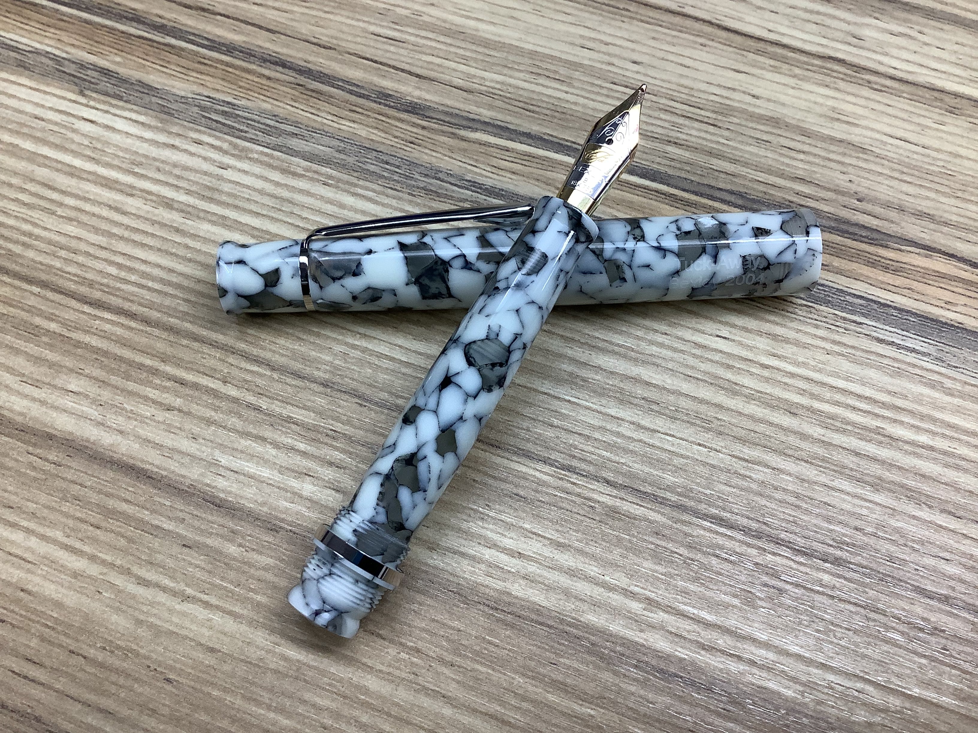 Bexley White Granite 2004 Two Tone 14k Gold - Tuck-Away - Fountain Pen