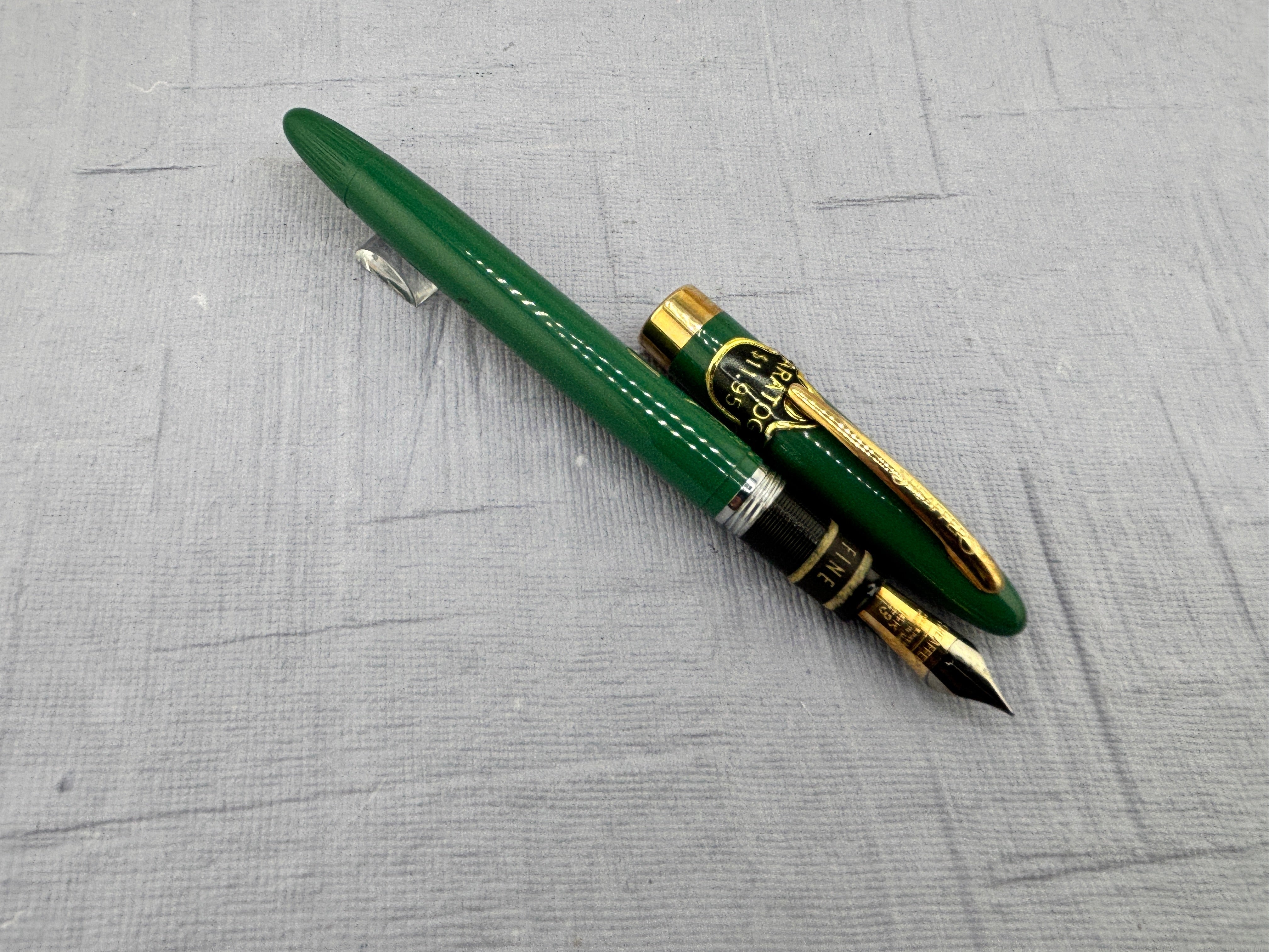 SHEAFFER Saratoga Green Pastel Fine 14K Nib - Fountain Pen  *New Old Stock!*