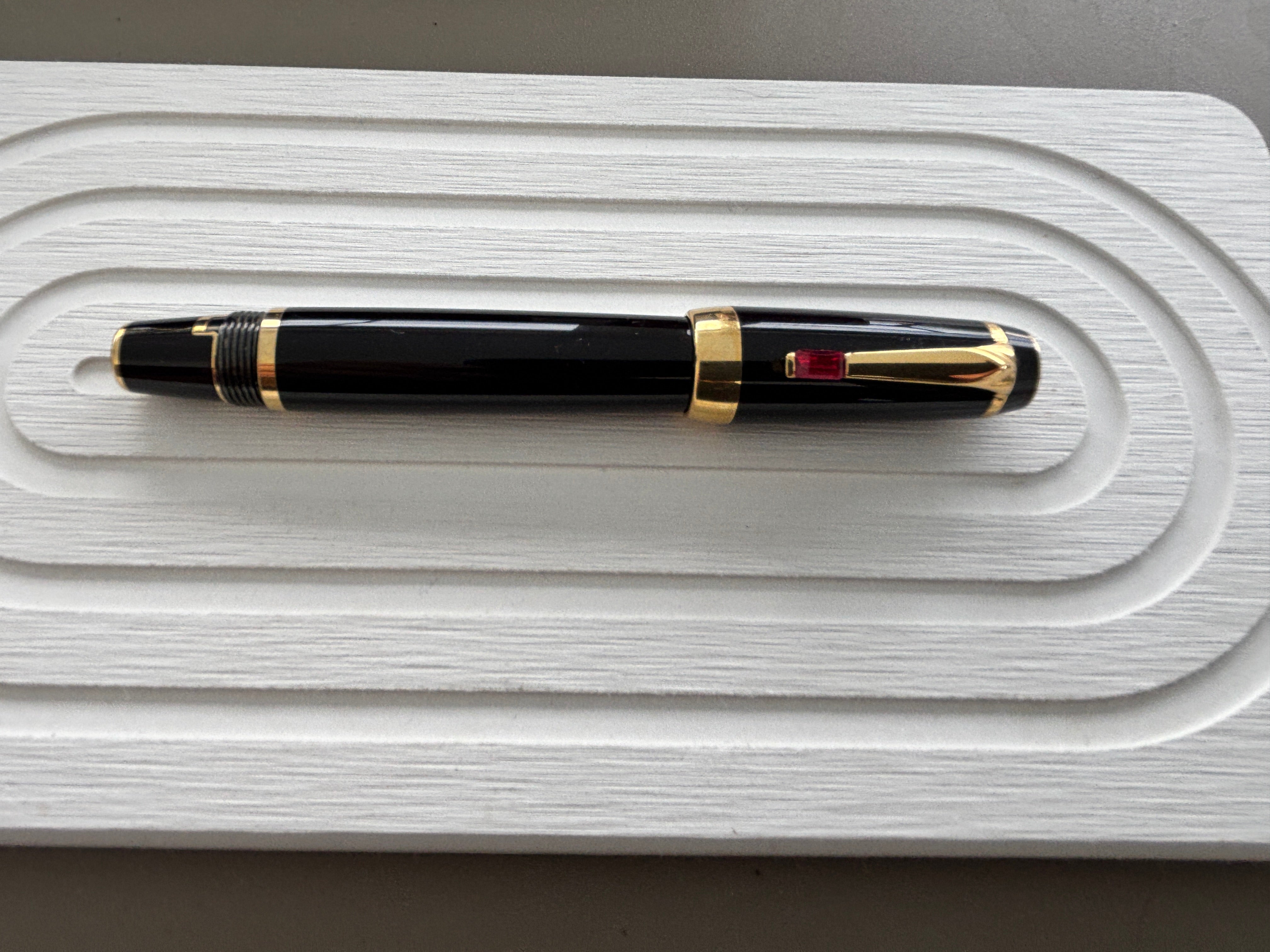 Montblanc Boheme Black Red Stone 14K Gold Nib Fine - Fountain Pen