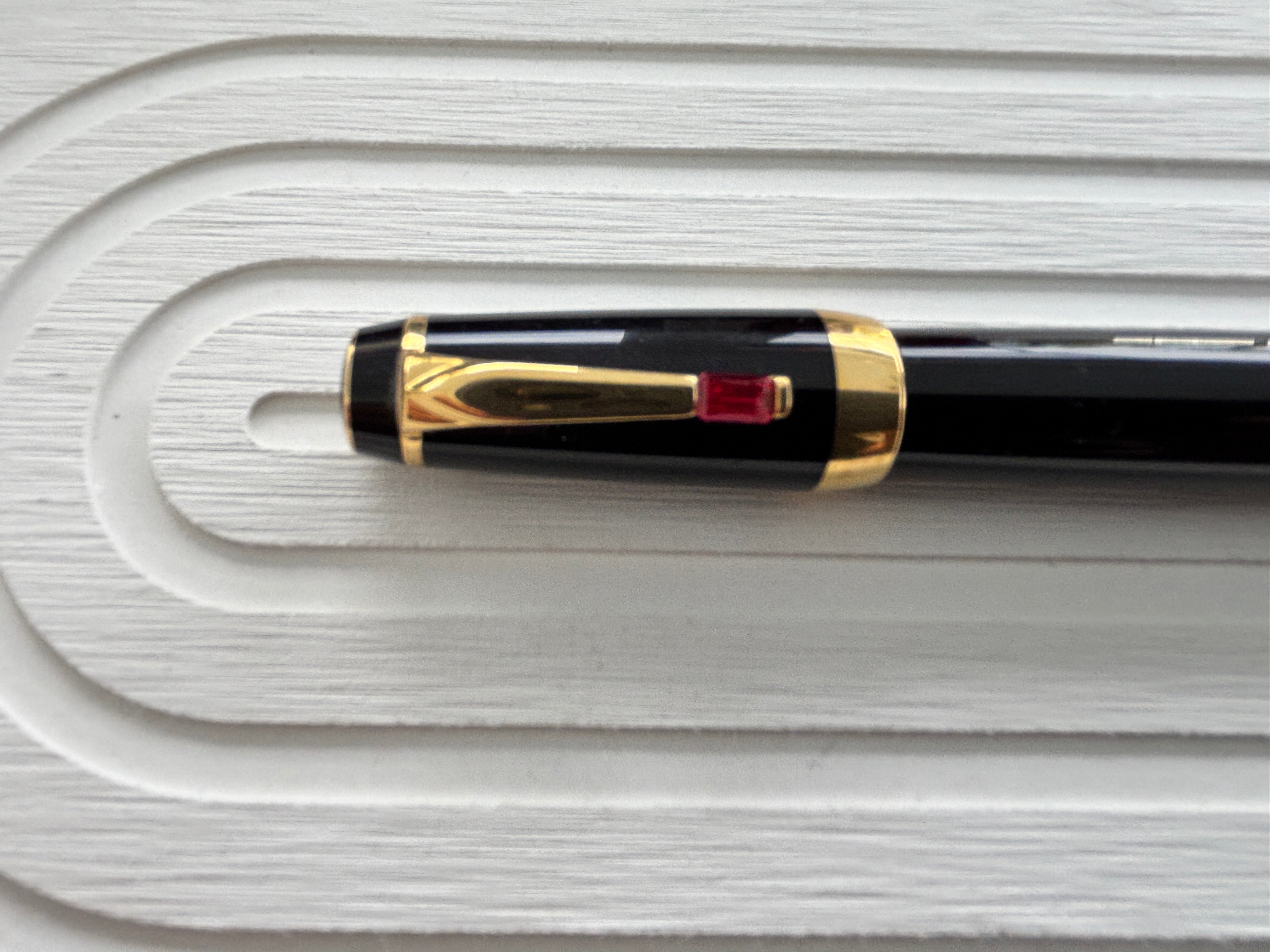 Montblanc Boheme Black Red Stone 14K Gold Nib Fine - Fountain Pen
