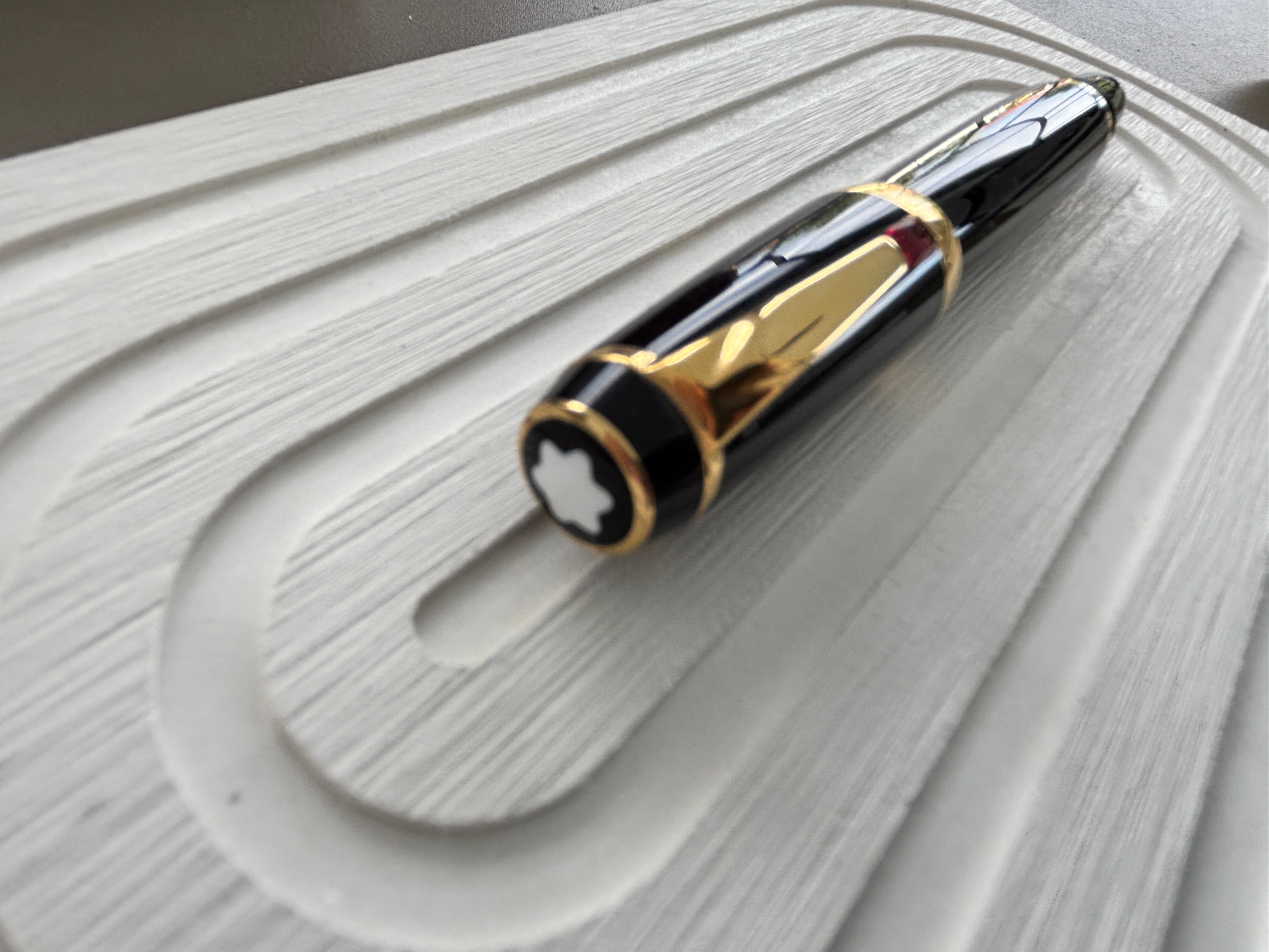Montblanc Boheme Black Red Stone 14K Gold Nib Fine - Fountain Pen