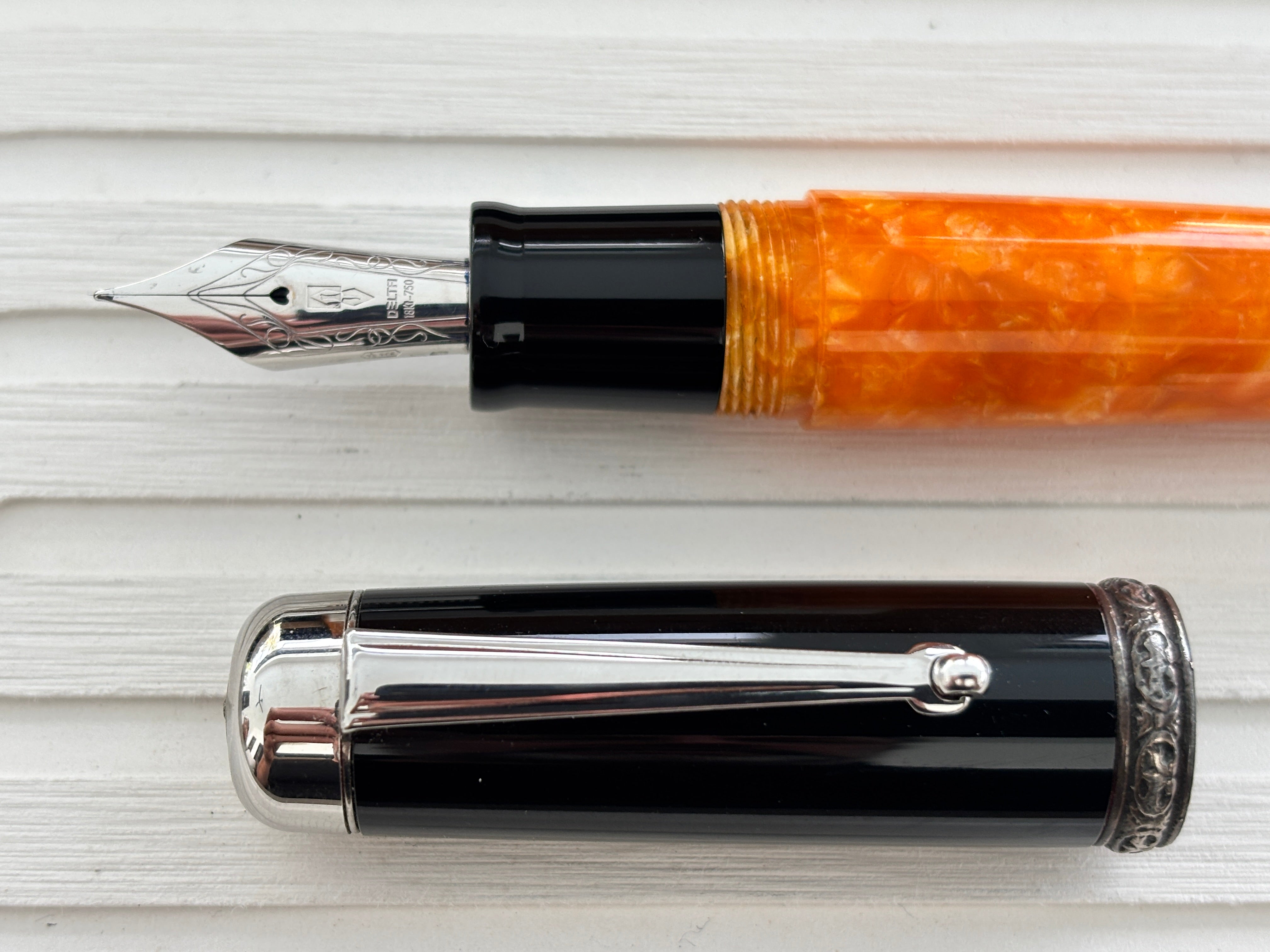 Delta Mini Dolce Vita 18k Gold Nib Fine - Fountain Pen