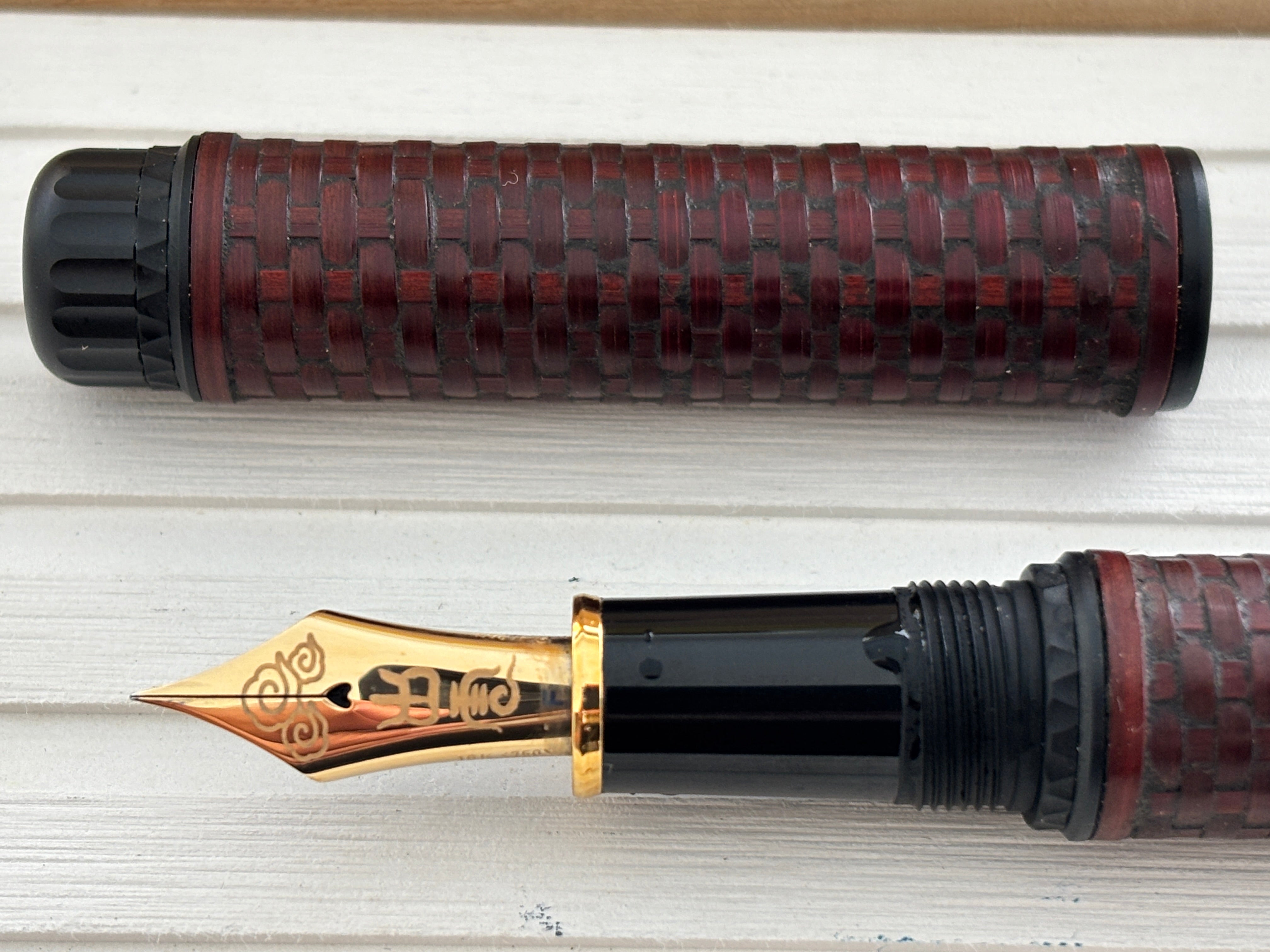 Platinum Izumo Bamboo Weaving "Gozame" in Red Burgundy - Fountain Pen