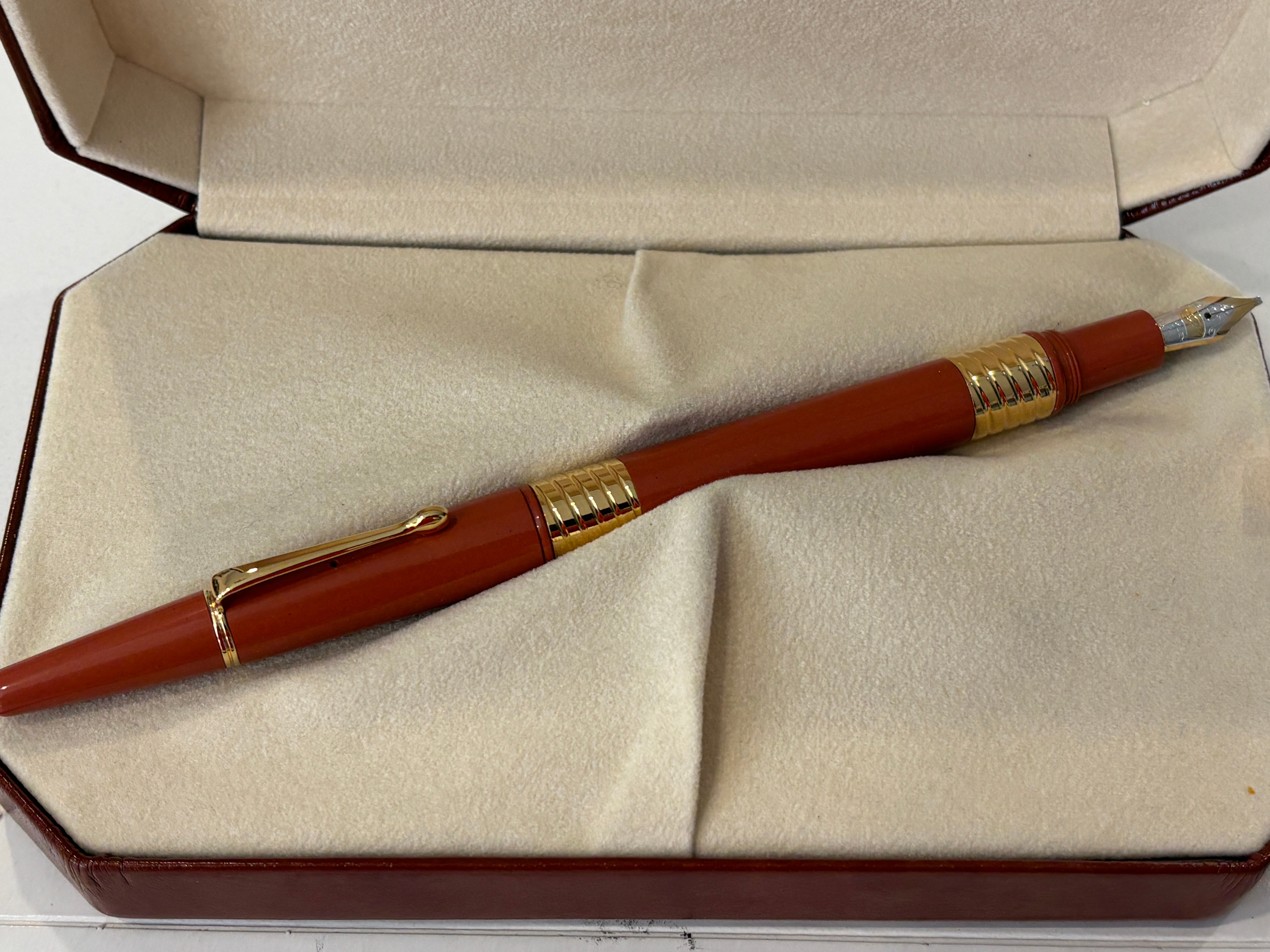 Bexley Taper Cap Orange Ebonite Gold Trim (Circa 2001) - Fountain Pen