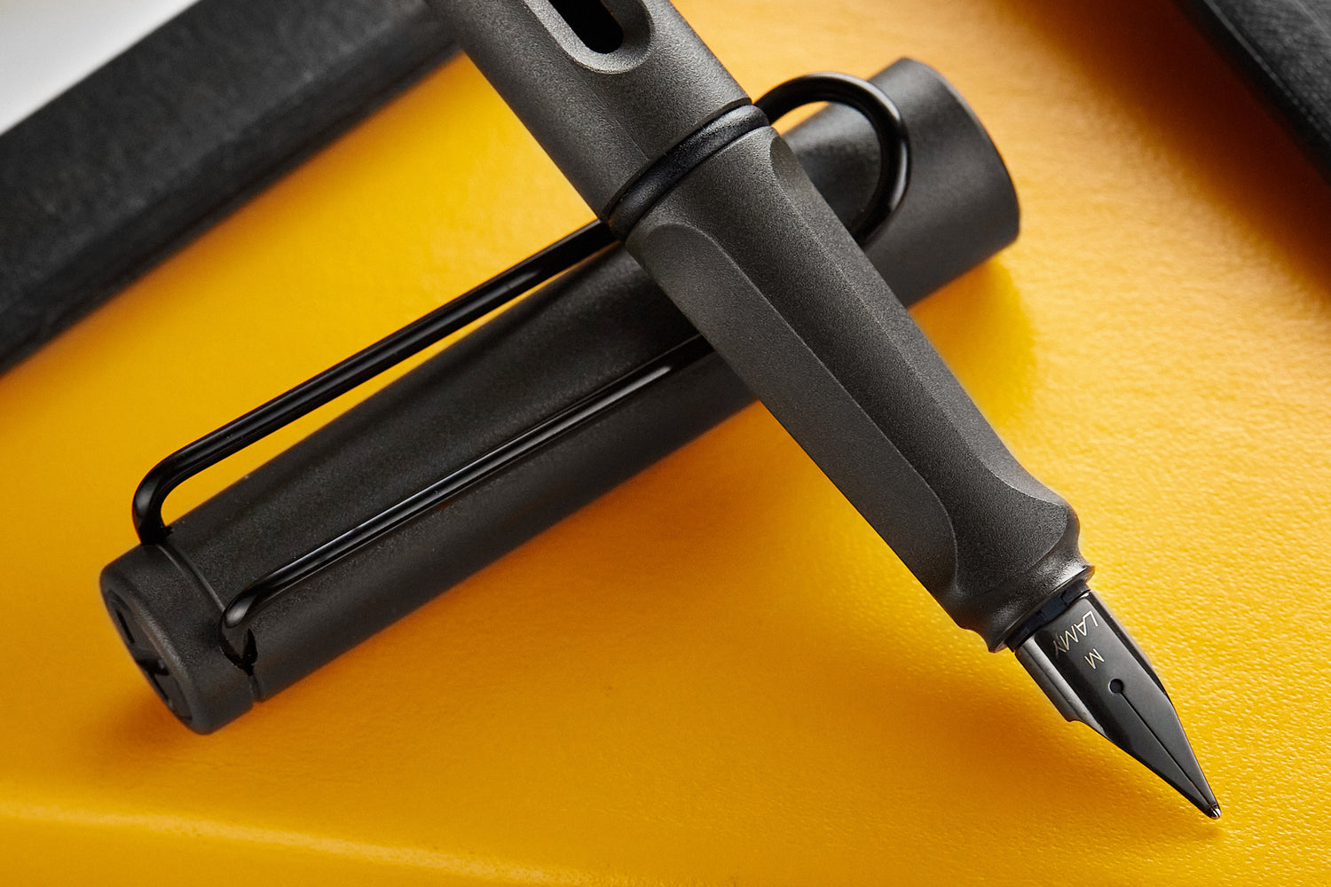 Lamy Safari Umbra/Charchoal Black - Fountain Pen