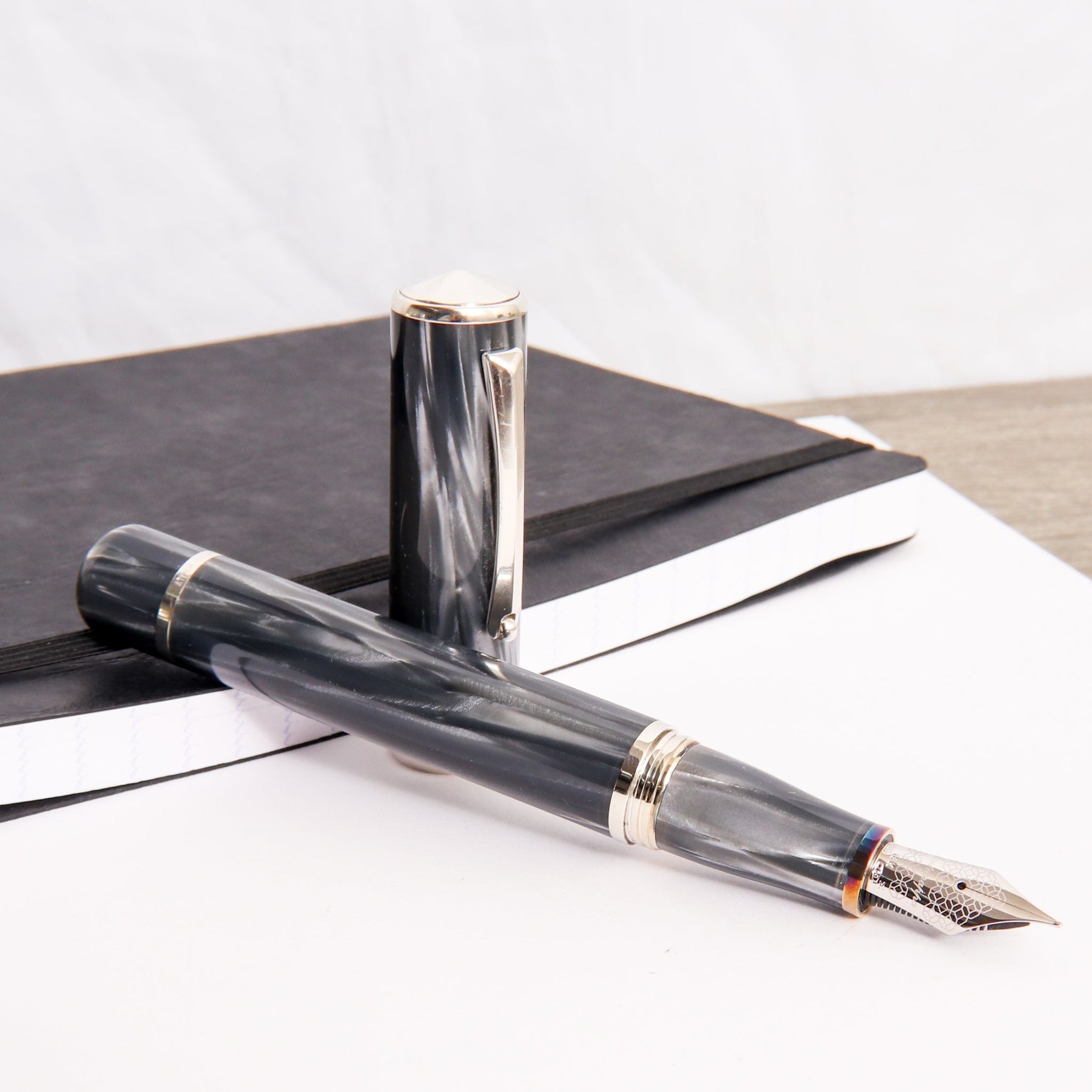 Montegrappa Celluloid Masters Arte Pearl Grey