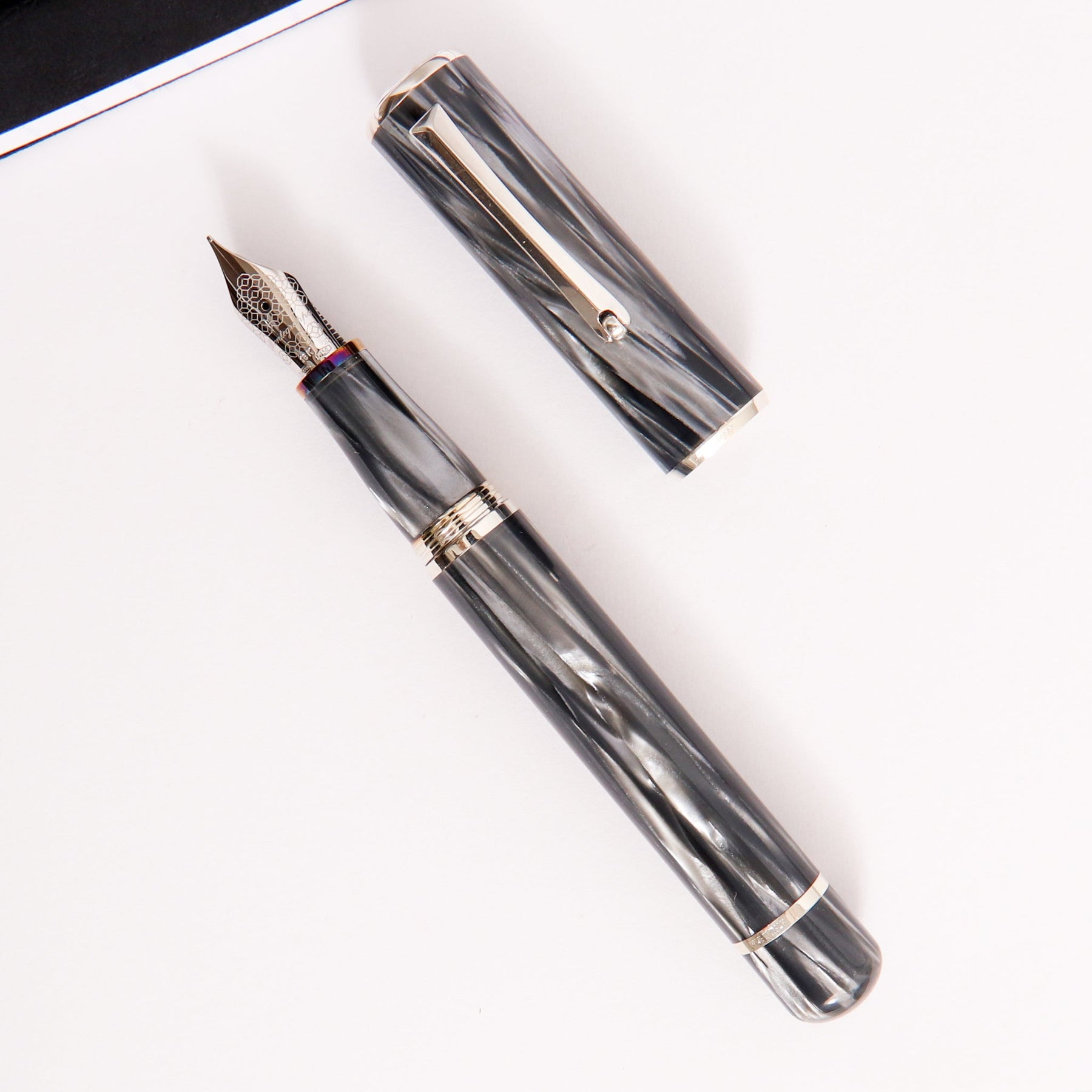 Montegrappa Celluloid Masters Arte Pearl Grey