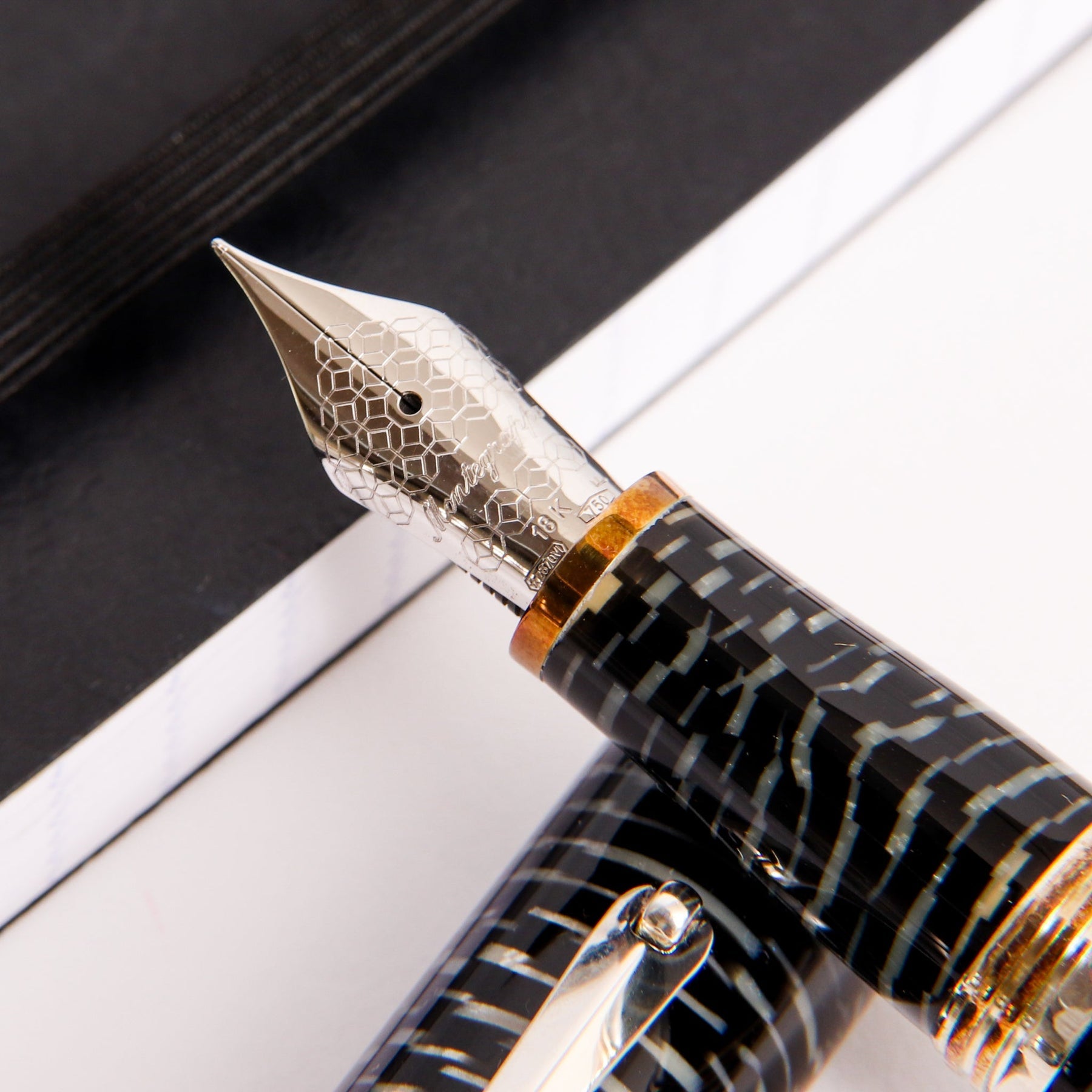 Montegrappa Celluloid Masters Arte Zebra
