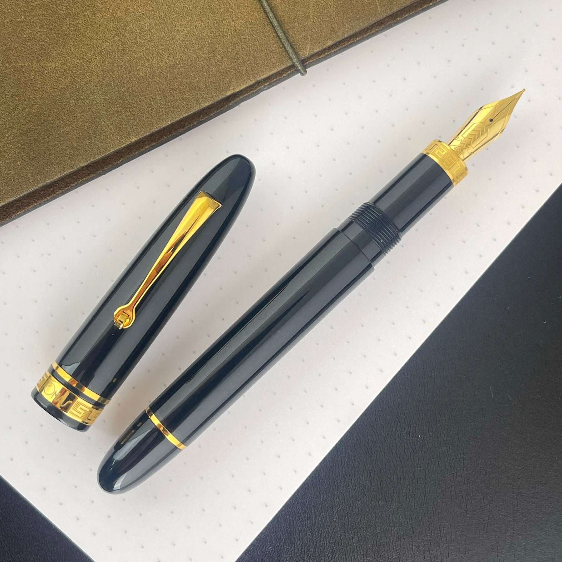 OMAS Ogiva Nera Gold Trim - Fountain Pen
