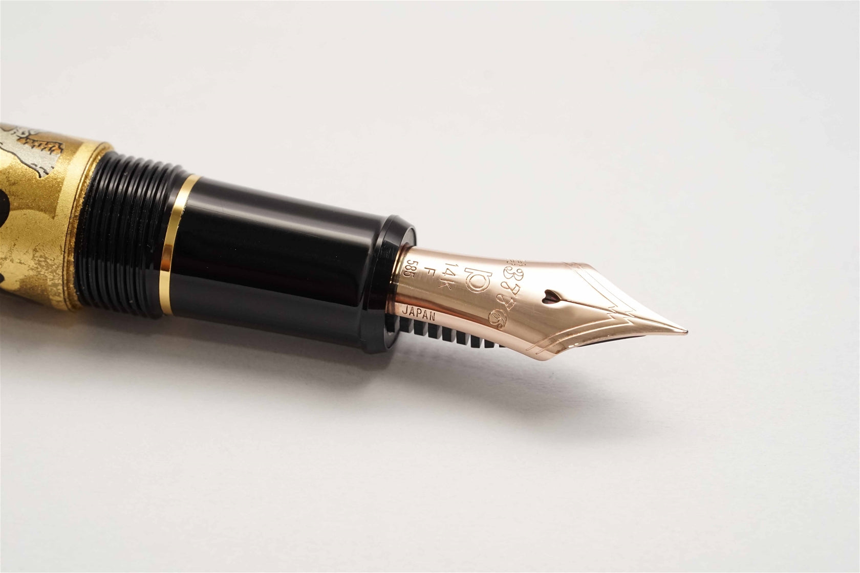 Platinum 3776 Gold Leaf Ascending Dragon - Fountain Pen