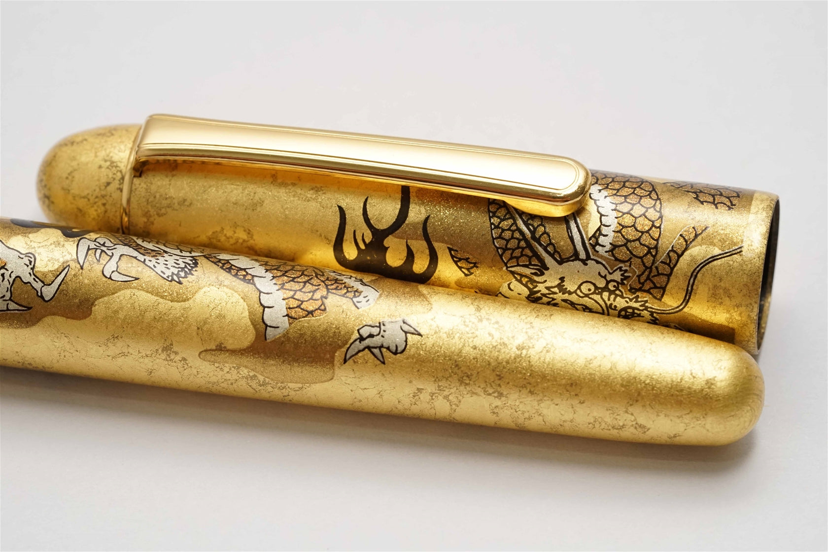 Platinum 3776 Gold Leaf Ascending Dragon - Fountain Pen