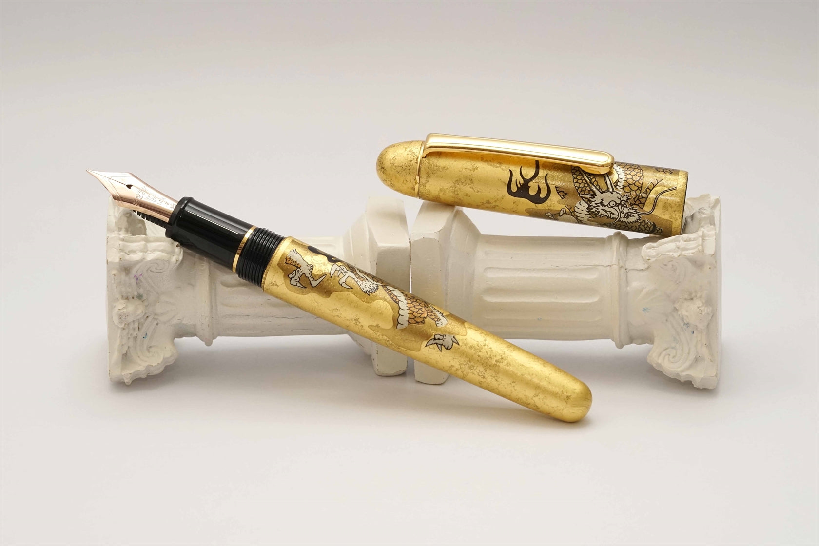 Platinum 3776 Gold Leaf Ascending Dragon - Fountain Pen